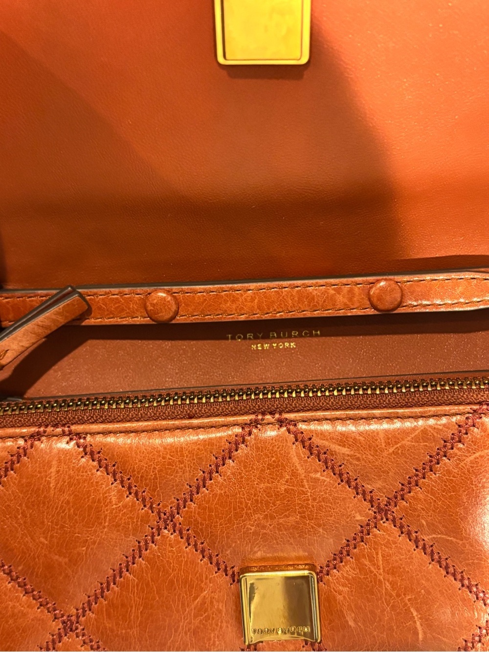 New new w/o tags Tory beautifulQuilted Cognac Leather Crossbody Bag with Chain - Picture 4 of 7